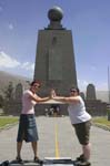 quito monumento mittad del mundo 